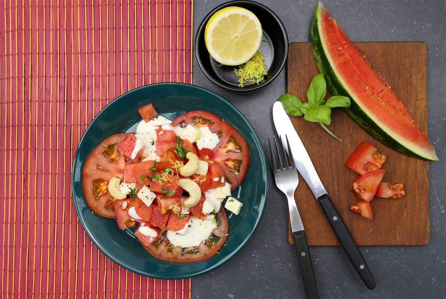 Melonen-Tomaten-Salat mit Mozzarella