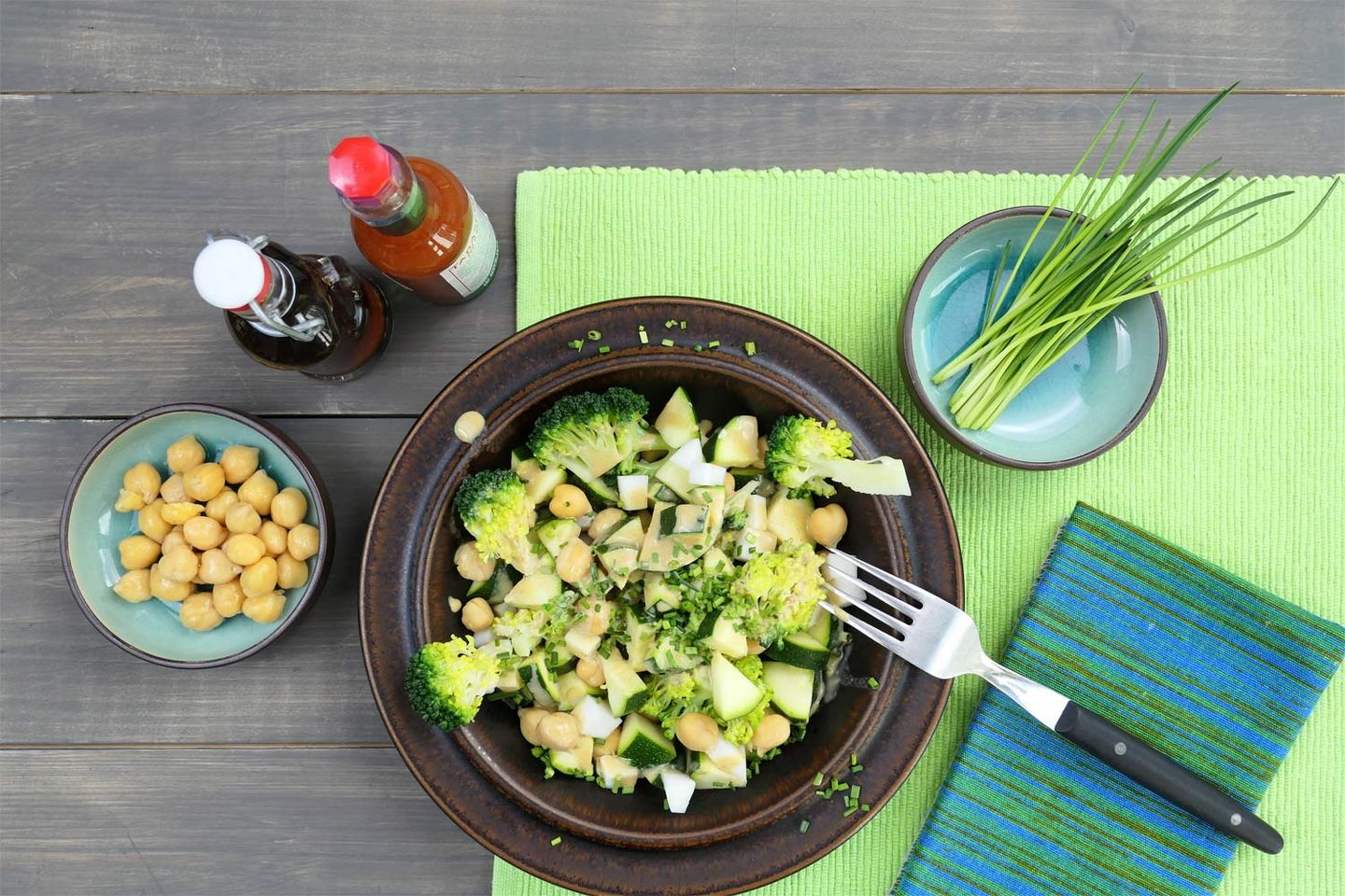 Kichererbsen-Brokkoli-Salat mit Sesam-Dressing