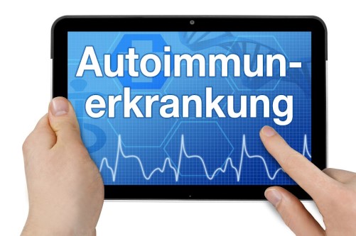 Schriftzug "Autoimmunerkrankung" steht auf Tablet