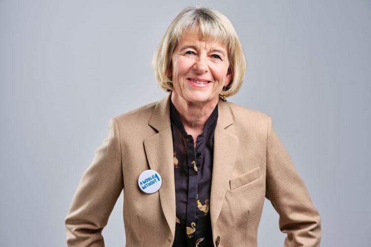 Prof. Anette-Garbriele Ziegler lächelt in die Kamera