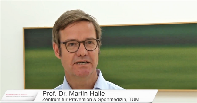  Prof. Dr. Martin Halle lächelt in die Kamera 